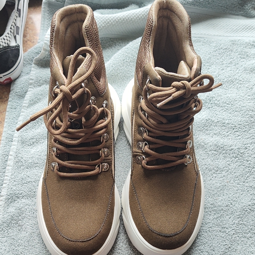 Easton Brown Ankle Boots